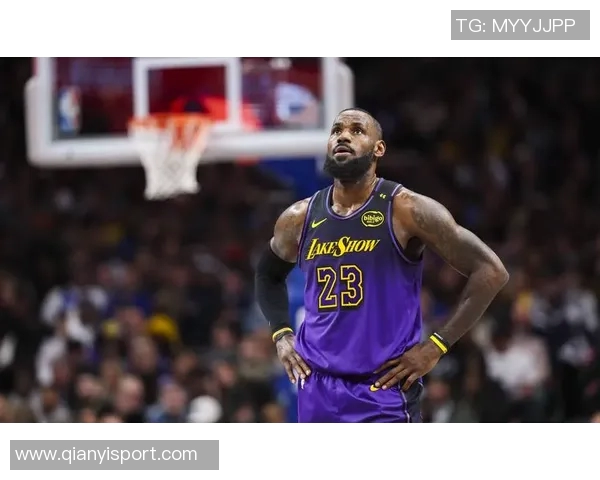 浓眉指出球队缺乏纯控卫导致进攻迟缓对手全场盯防影响发挥