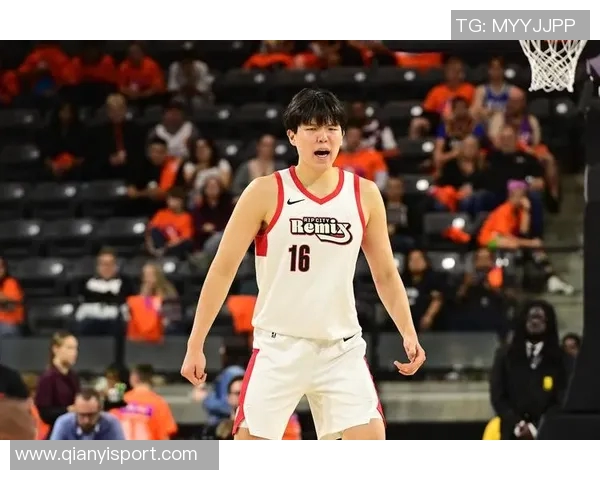 斯普利特谈杨瀚森上场表现称其感受强度提升传球天赋尚待发挥