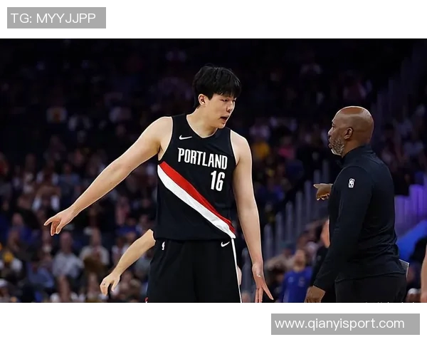 开拓者媒体人杨瀚森强调合理进攻策略避免三分盲投与失误