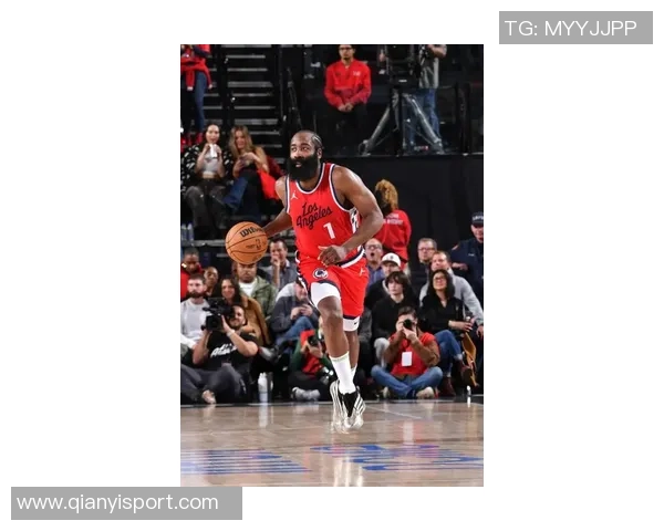 莱昂纳德状态低迷17投7中仅得18分5篮板正负值创赛季新低